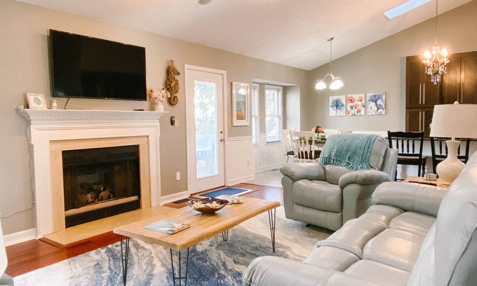 Kings Grant House | Wilmington home close to Wrightsville Beach, Downtown Riverfront, and Airport.
