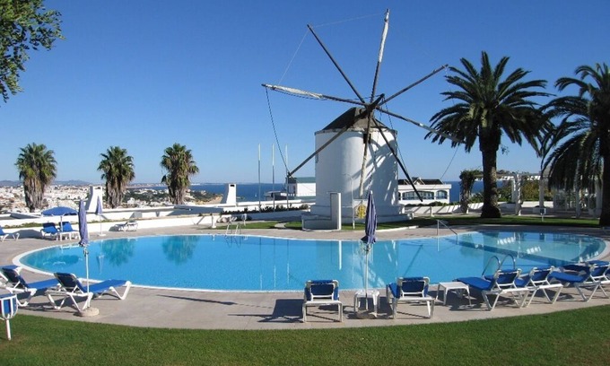 Albufeira Apartment | Windmill Hill 2 bedroom, pool view, A/C and Wi-Fi