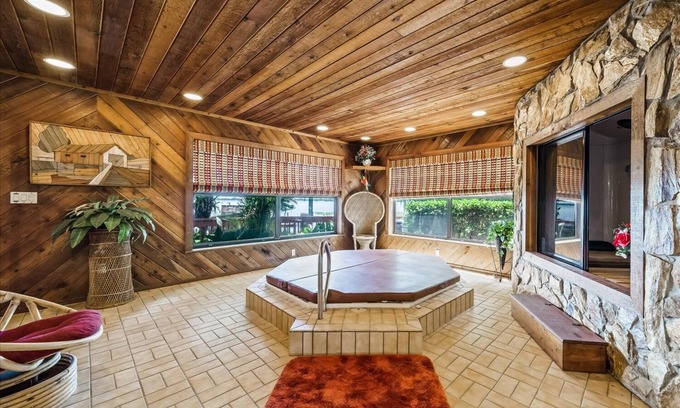 Highland House | Windy Point Estate - On Lake Istokpoga-5bdr. 5 1/2bath 7 beds. Amazing grounds