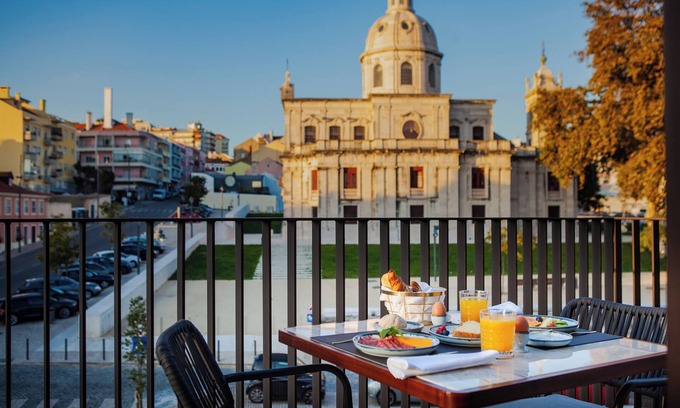 Linda-a-Velha Hotel | Wine & Books Lisboa Hotel
