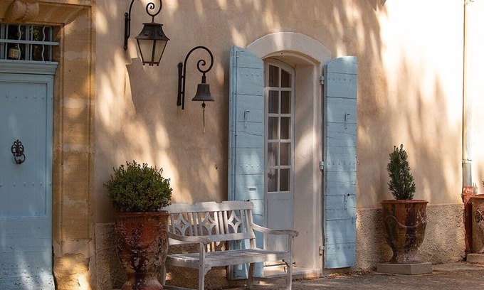 Cucuron House | Wine chateau with swimming pool and tennis court