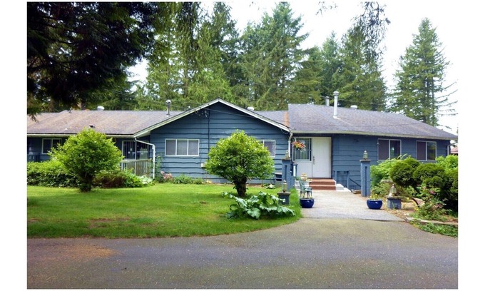 Langley House | WINE COUNTRY GUEST HOUSE - Walk to Winery & Berry Farm - Spacious - Vancouver