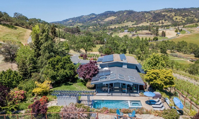 Riebli-Wallace Neighborhood Group House | Wine Country Retreat with Pool, Vineyard, Trampoline, Putting Green and Hot Tub