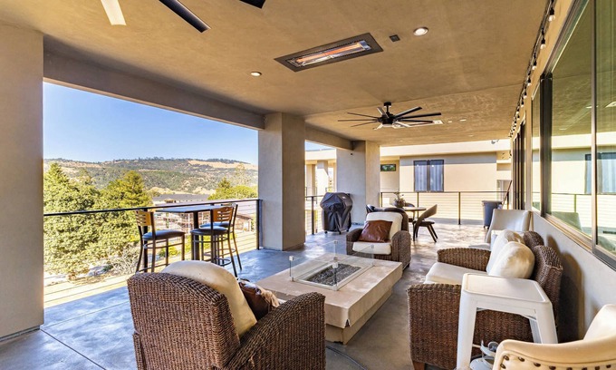 Riebli-Wallace Neighborhood Group House | Wine Country Villa, Hot Tub & Pet Friendly