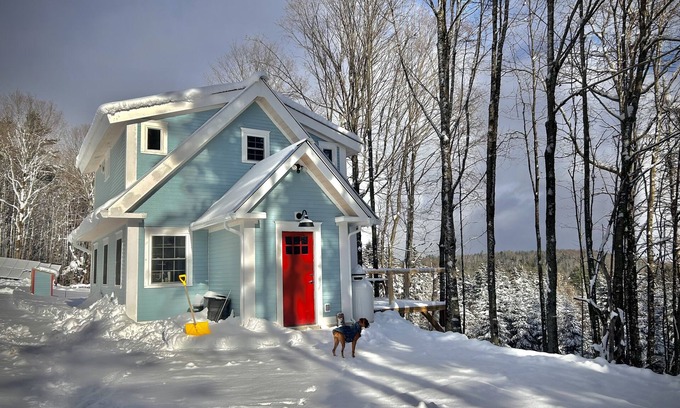 Glover House | Winfield Cottage: a hillside farm haven