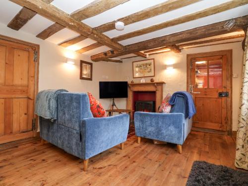 Clare House | Winter Cottage