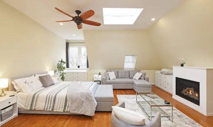 Cabbagetown South Apartment | Winter Price Reduction! Fully-Equipped Downtown Studio Apartment