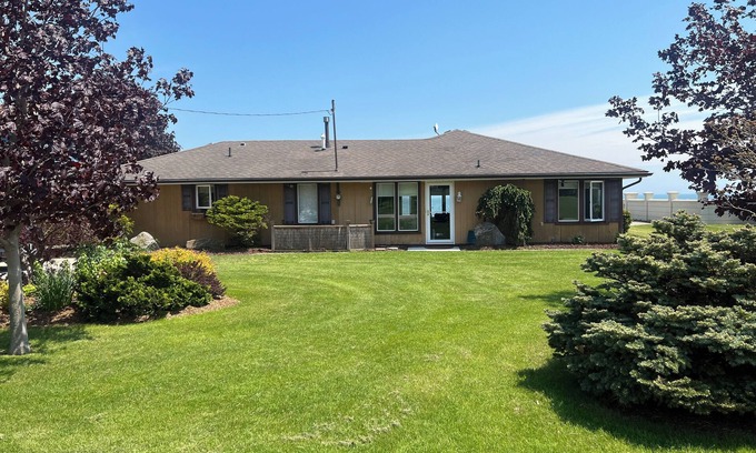 Thamesville House | Winter Rental; Birders' Joy ; Lake Erie Beach Front; Walkers beach; 3 BR/2 Bathn