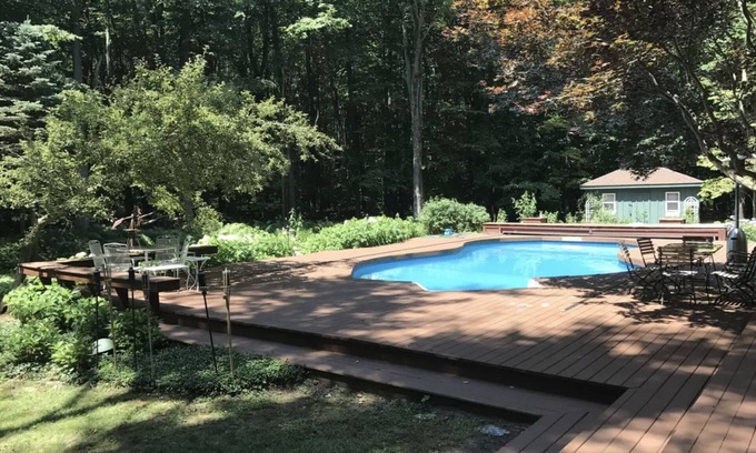 Three Oaks House | Winter Special! Heated Pool Opens May 20, Tesla Charger, Peloton, Hot Tub