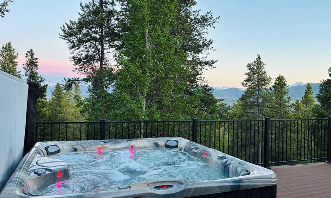 Winter Park Highlands House | WinterPark Chalet-3br/2ba. 2decks/hottub/mtn views. Skiing/Hiking/Biking nearby.