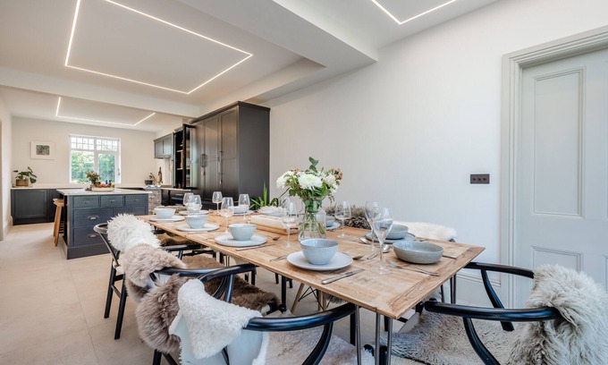 Appledore House | Wintor House - Five Bedroom House, Sleeps 10