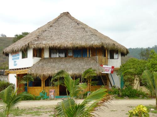 Las Tunas Bed & Breakfast | Wipeout Cabaña Restaurant