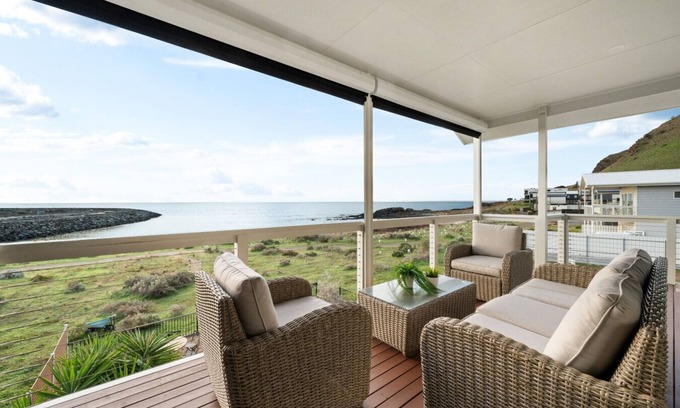 Wirrina Cove House | Wirrina Waters Stunning Horizons with Hot Tub