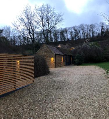 Banbury House | Wisteria Cottage - Hillside Holiday Cottages, Cotswolds