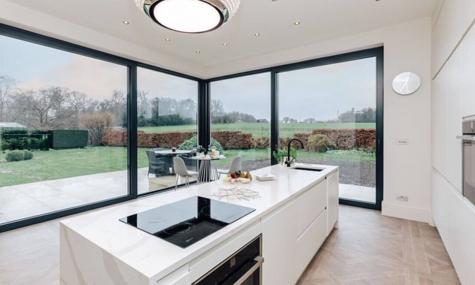 Medmenham House | Wisteria House - Sleeps 8, Close to Marlow & Henley-On-Thames
