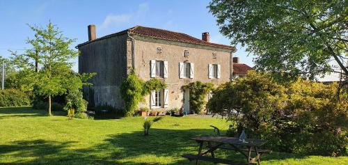Chanteloup Bed & Breakfast | Wisteria House