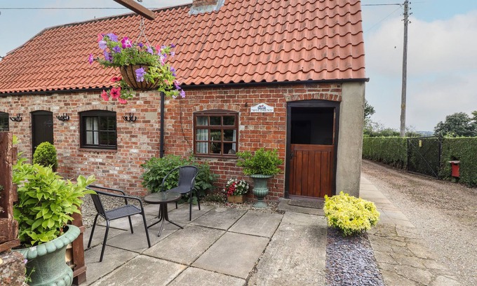 Horncastle Cottage | WOLDSEND COTTAGE, pet friendly, with open fire in Horncastle
