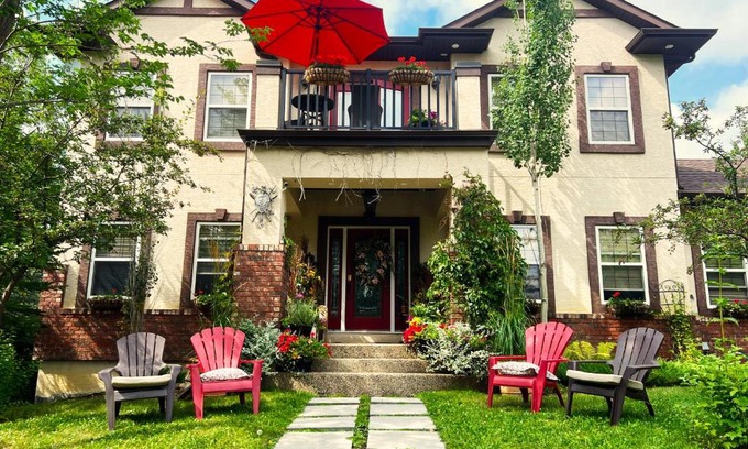 Ponoka County Bed & Breakfast | Wolf Creek Bed and Breakfast