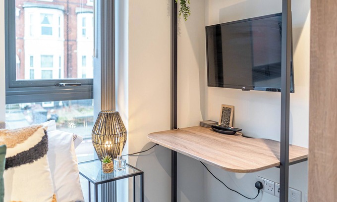 Wolverhampton Apartment | Wolverhampton Apt Near Molineux Stadium- Free Parking-Perfect for football fans