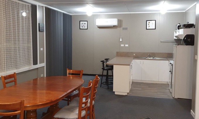 Claude Road Cottage | Wombat 3 Bedroom Cottage