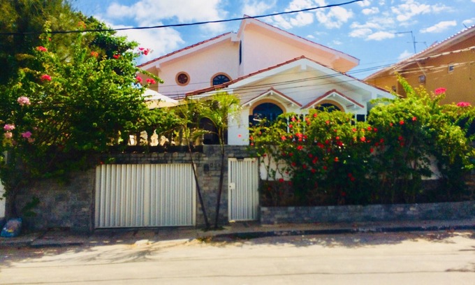 Pouso Alegre Buraquinho House | Wonderful 4 bedroom house 20 meters from the beach of Vilas do Atlântico