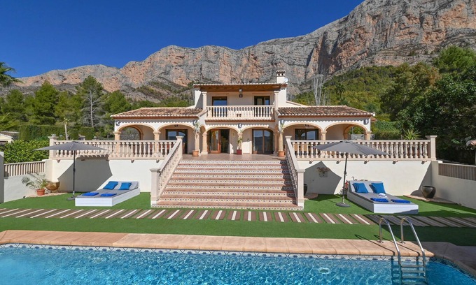 Montgo de Toscamar Villa | Wonderful and comfortable villa in Javea, Costa Blanca, Spain with private pool for 8 persons