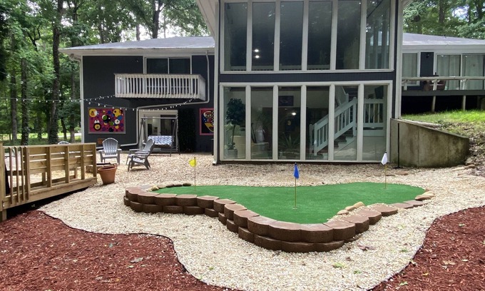 Fayetteville House | Wonderful Artistic Retreat, close to everything.
