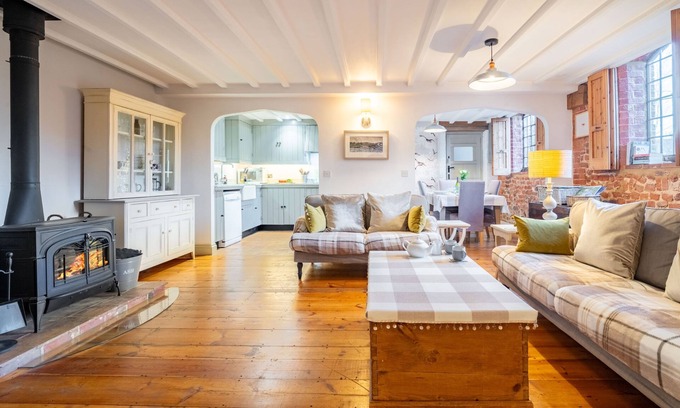 Walsingham Cottage | Wonderful converted Smithy, packed with original features. Sleeping 3 with Parking & Woodburner