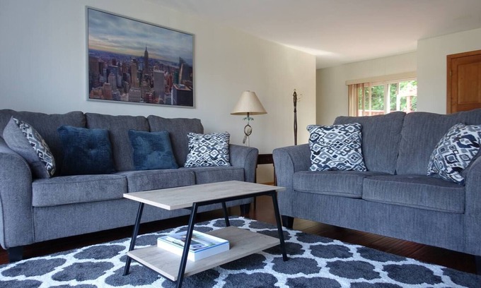 Highlands House | Wonderful home next to shore, parks, NYC ferry!nn