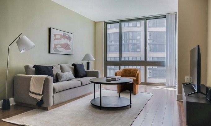 Mount Vernon Triangle Apartment | Wonderful Mt Vernon 1BR w/Gym & Roof Pool, nr Dining, by Blueground