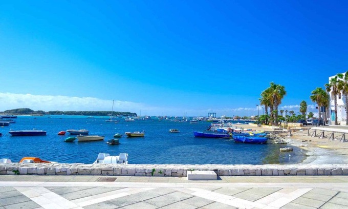 Torre Castiglione House | Wonderful private villa with WIFI, A/C, TV, terrace, pets allowed, panoramic view and parking