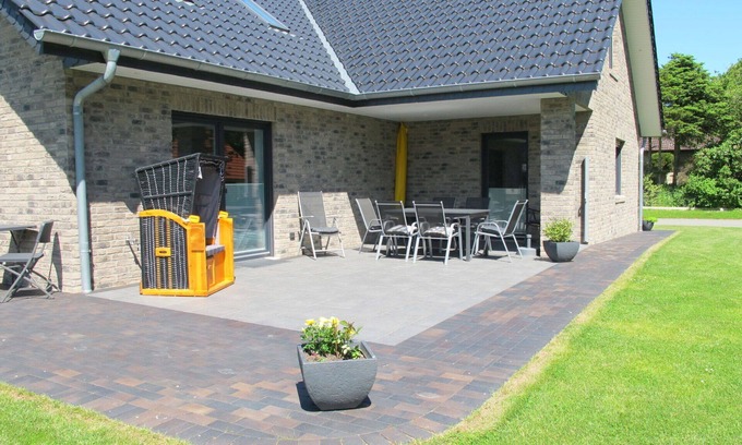Wanna House | Wonderful private villa for 10 people with hot tub, WIFI, TV, patio and parking