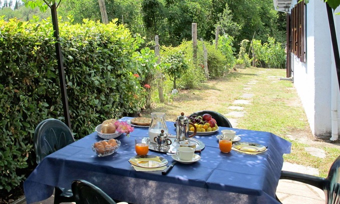 Montignoso House | Wonderful private villa for 5 guests with WIFI, TV and patio