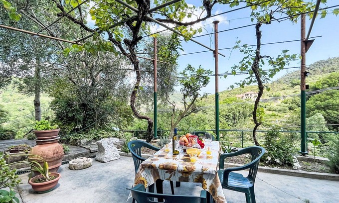 Giustenice House | Wonderful private villa for 5 people with WIFI, terrace, pets allowed and panoramic view