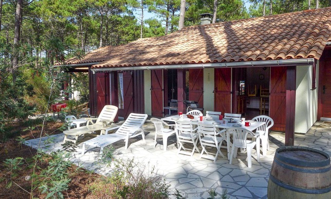 Maubuisson House | Wonderful private villa for 8 guests with WIFI, TV and terrace