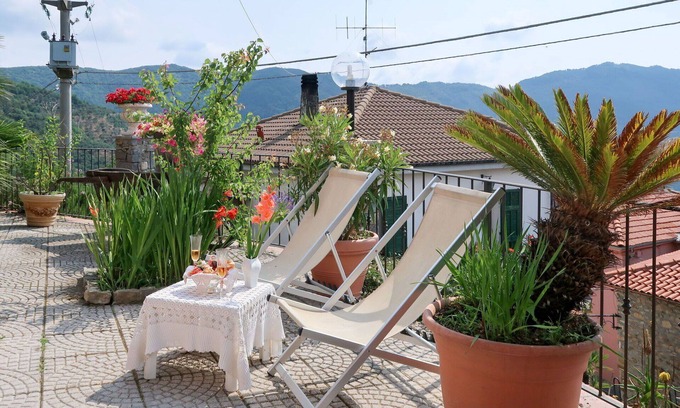 Caravonica House | Wonderful private villa for 4 guests with WIFI, TV, terrace, panoramic view and parking