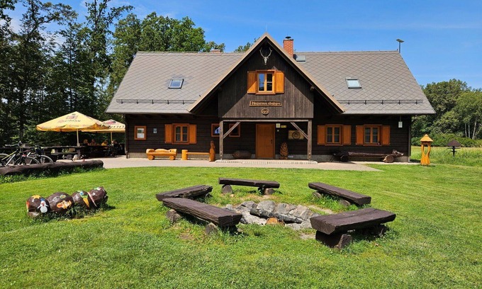 Byst Villa | Wonderful private villa for 12 guests with WIFI, TV, pets allowed and parking