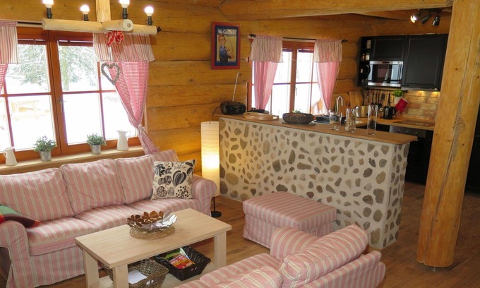 Strasin House | Wonderful private villa for 11 guests with TV, terrace, pets allowed and parking