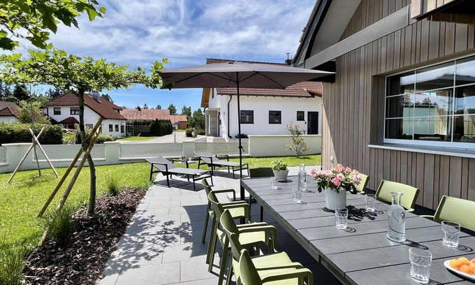 Loffingen House | Wonderful private villa for 8 people with WIFI, TV, patio and pets allowed