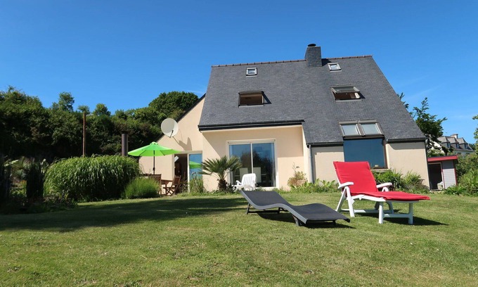 Saint-Michel-en-Greve House | Wonderful private villa for 8 people with WIFI, TV, terrace, pets allowed and parking