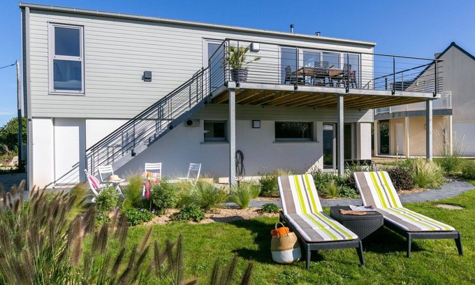 Kerlouet House | Wonderful private villa for 5 guests with WIFI, TV, balcony and parking