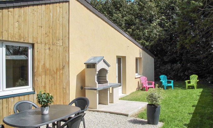 Le Mesnil House | Wonderful private villa for 6 guests with WIFI, TV, terrace, pets allowed and parking