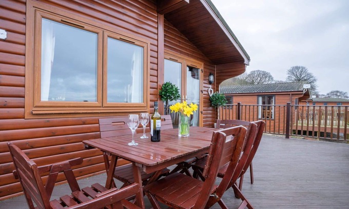 Kinross House | Wonderful private villa for 6 guests with WIFI, TV, balcony and parking