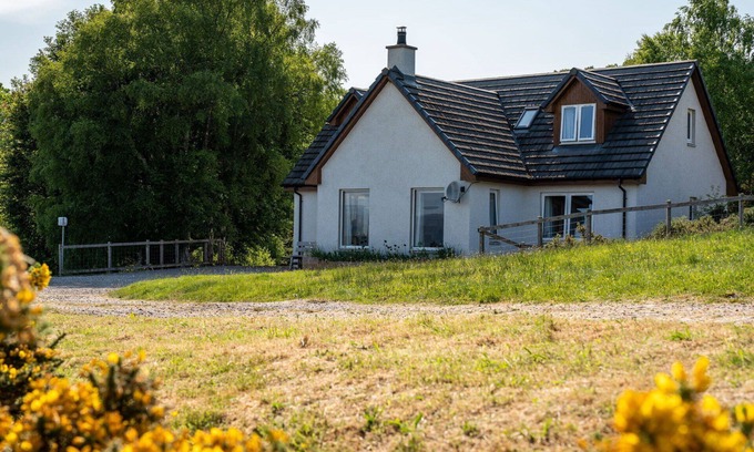 Loch Ness House | Wonderful private villa for 7 guests with WIFI, TV, patio, panoramic view and parking