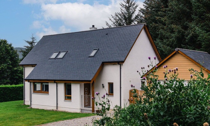 Drumnadrochit Villa | Wonderful private villa for 8 people with WIFI, TV, pets allowed, panoramic view and parking