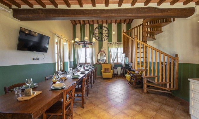 Lucignano House | Wonderful private villa for 10 people with A/C, private pool, WIFI, hot tub, TV and terrace