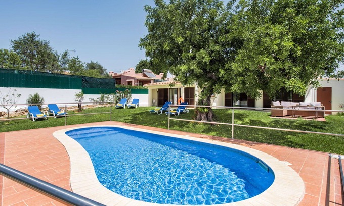 Correeira Villa | Wonderful private villa for 8 guests with private pool, WIFI, A/C, TV and terrace