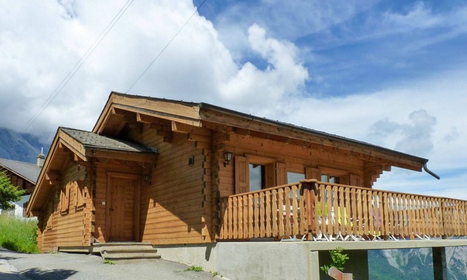 Leytron House | Wonderful private villa for 8 guests with TV, terrace, pets allowed and parking