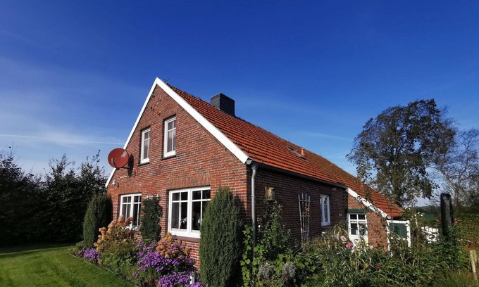 Barkholt House | Wonderful private villa for 4 guests with TV, terrace and parking