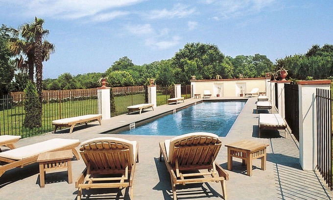 Plage d'Argeles Villa | Wonderful private villa for 16 people with private pool, WIFI, TV, patio and pets allowed